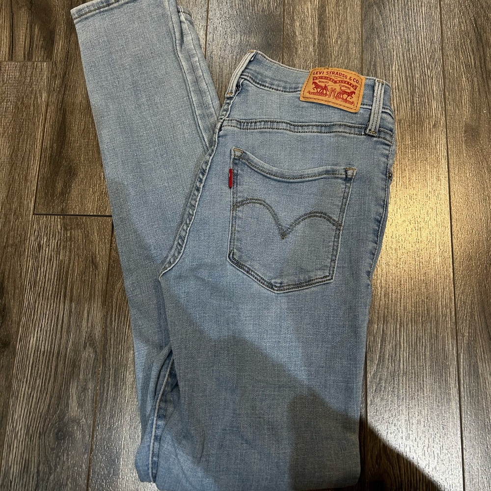 Levi shaping skinny jeans